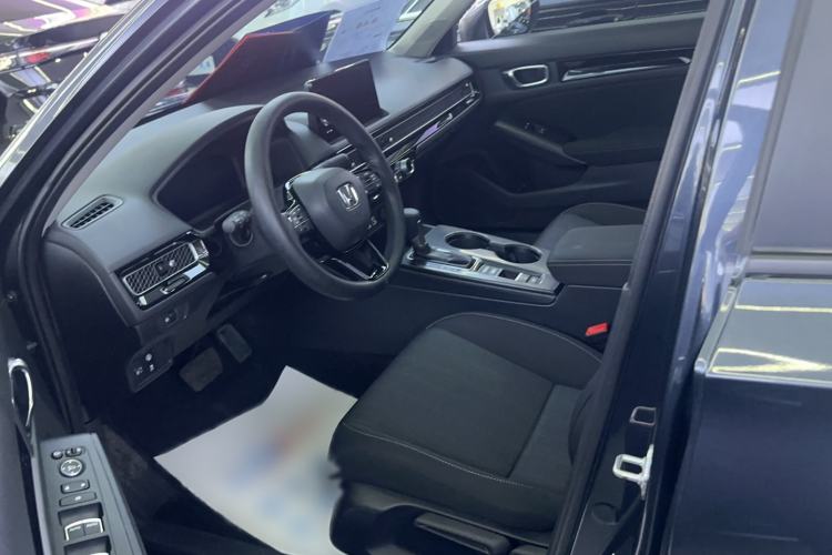Used Honda Civic 2023 240TURBO CVT Dynamic Edition Interior 5
