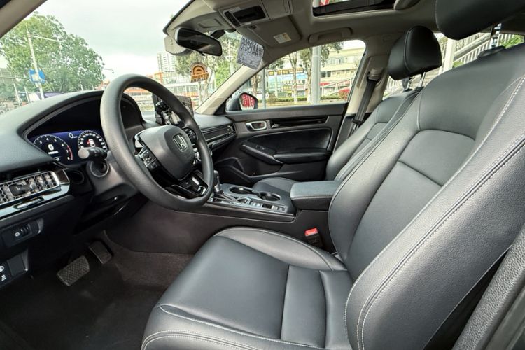Used Honda Civic 2023 240TURBO CVT Dynamic Edition Interior 5