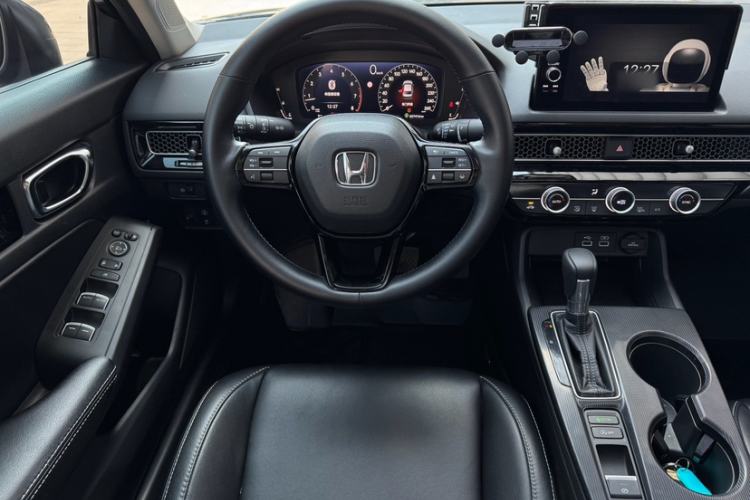Used Honda Civic 2023 240TURBO CVT Dynamic Edition Interior 5