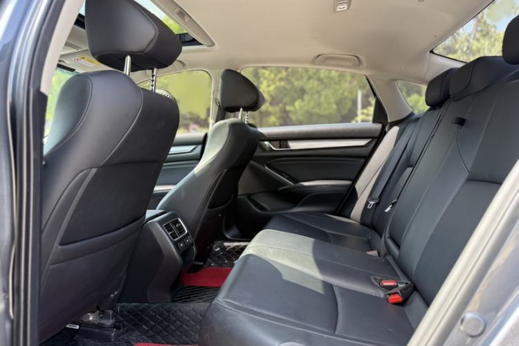 Used Honda Civic 2023 240TURBO CVT Dynamic Edition Interior 7