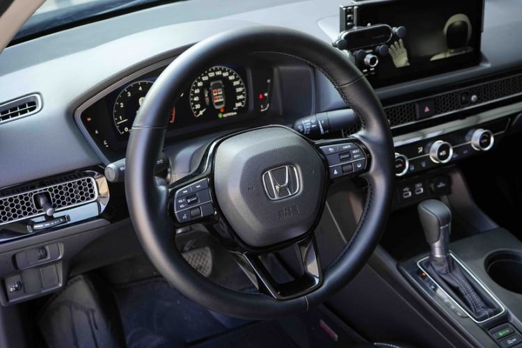 Used Honda Civic 2023 240TURBO CVT Dynamic Edition Interior 8