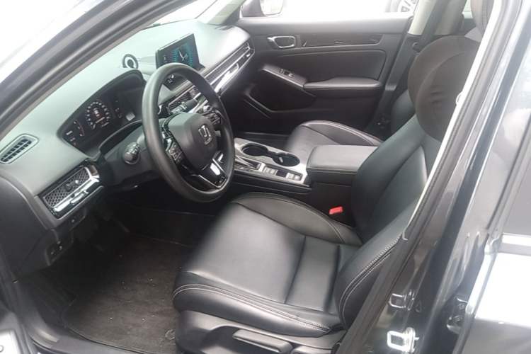 Used Honda Civic 2023 240TURBO CVT Dynamic · Center Stage Special Edition Left Front Seat