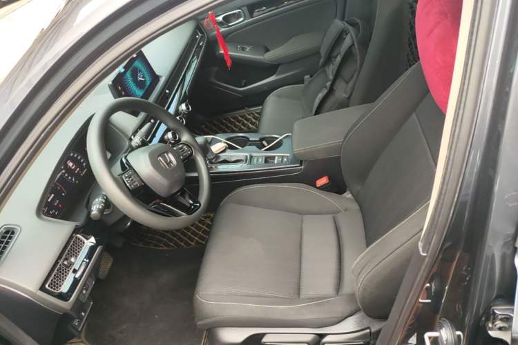 Used Honda Civic 2023 240TURBO CVT Dynamic · Center Stage Special Edition Left Front Seat