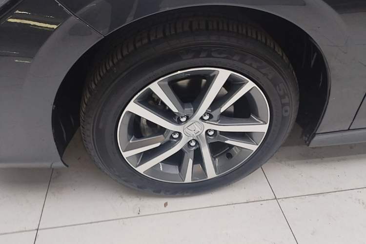 Used Honda Civic 2023 240TURBO CVT Dynamic · Center Stage Special Edition Left Front Wheel Hub