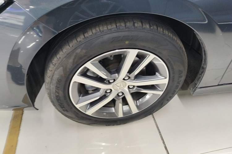 Used Honda Civic 2023 240TURBO CVT Dynamic · Center Stage Special Edition Left Front Wheel Hub