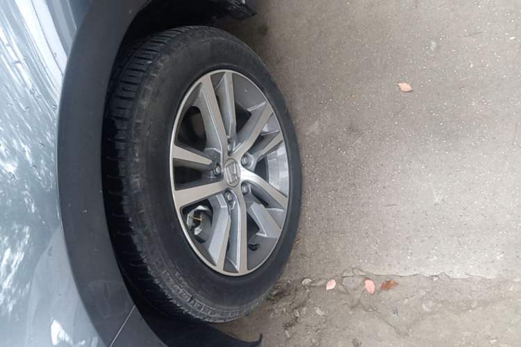Used Honda Civic 2023 240TURBO CVT Dynamic · Center Stage Special Edition Left Front Wheel Hub