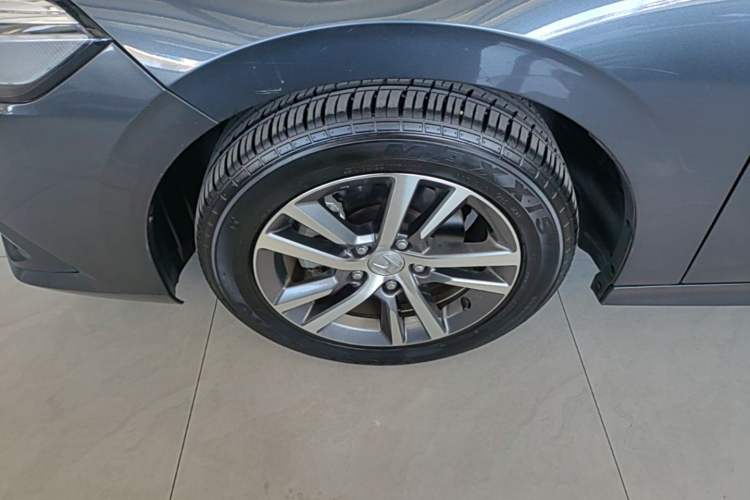 Used Honda Civic 2023 240TURBO CVT Dynamic Edition Left Front Wheel Hub