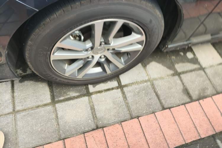 Used Honda Civic 2023 240TURBO CVT Dynamic · Center Stage Special Edition Left Front Wheel Hub