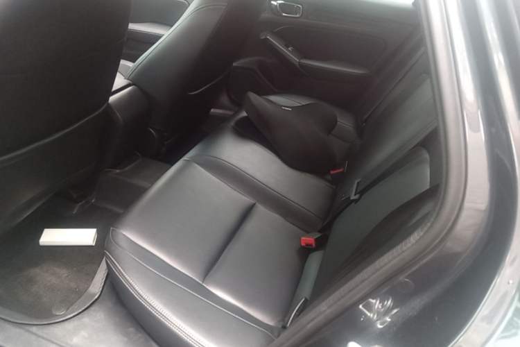 Used Honda Civic 2023 240TURBO CVT Dynamic · Center Stage Special Edition Left Rear Seat