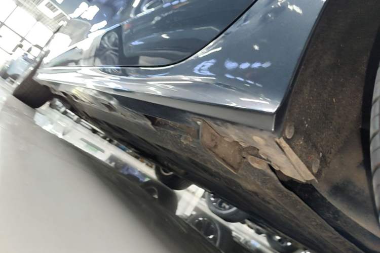 Used Honda Civic 2023 240TURBO CVT Dynamic · Center Stage Special Edition Left Side Sill