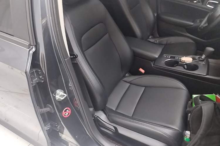Used Honda Civic 2023 240TURBO CVT Dynamic · Center Stage Special Edition Right Front Seat
