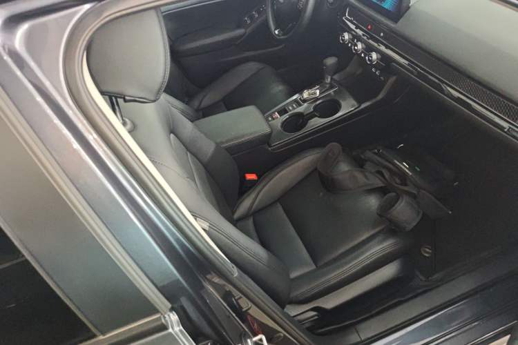Used Honda Civic 2023 240TURBO CVT Dynamic Edition Right Front Seat