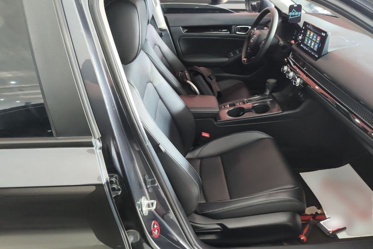 Used Honda Civic 2023 240TURBO CVT Dynamic Edition Right Front Seat