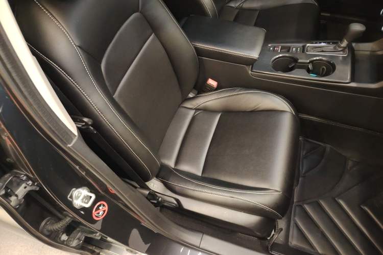 Used Honda Civic 2023 240TURBO CVT Dynamic Edition Right Front Seat