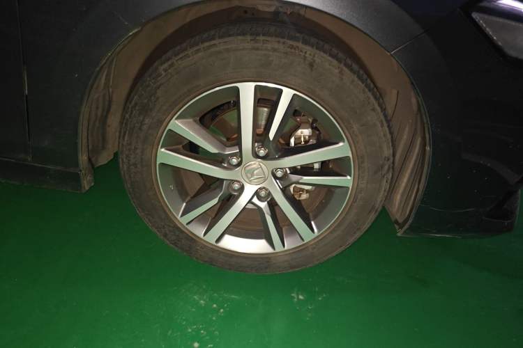 Used Honda Civic 2023 240TURBO CVT Dynamic · Center Stage Special Edition Right Front Wheel Hub