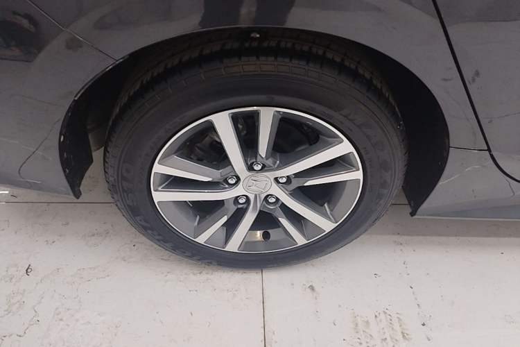 Used Honda Civic 2023 240TURBO CVT Dynamic · Center Stage Special Edition Right Rear Wheel Hub