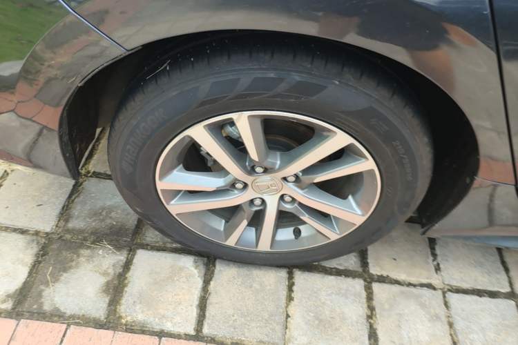 Used Honda Civic 2023 240TURBO CVT Dynamic · Center Stage Special Edition Right Rear Wheel Hub