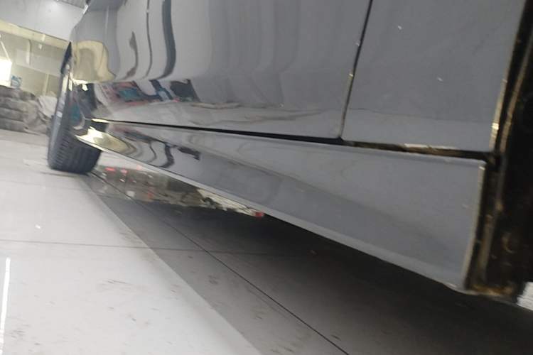 Used Honda Civic 2023 240TURBO CVT Dynamic · Center Stage Special Edition Right Side Sill