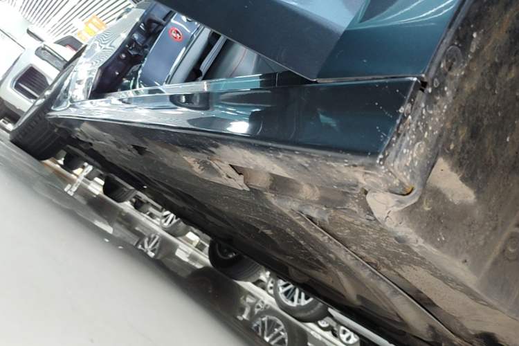 Used Honda Civic 2023 240TURBO CVT Dynamic · Center Stage Special Edition Right Side Sill