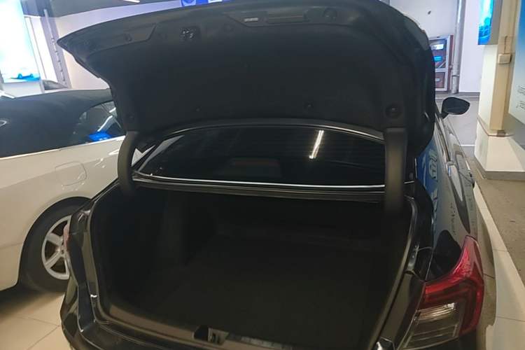 Used Honda Civic 2023 240TURBO CVT Dynamic Edition Trunk