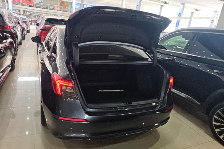 Used Honda Civic 2023 240TURBO CVT Dynamic Edition Trunk