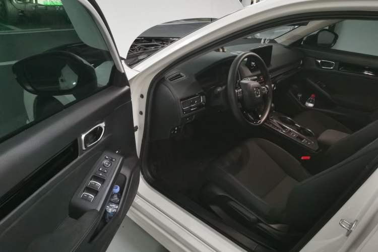 Used Honda Civic 2023 240TURBO CVT Dynamic Edition Driver Seat