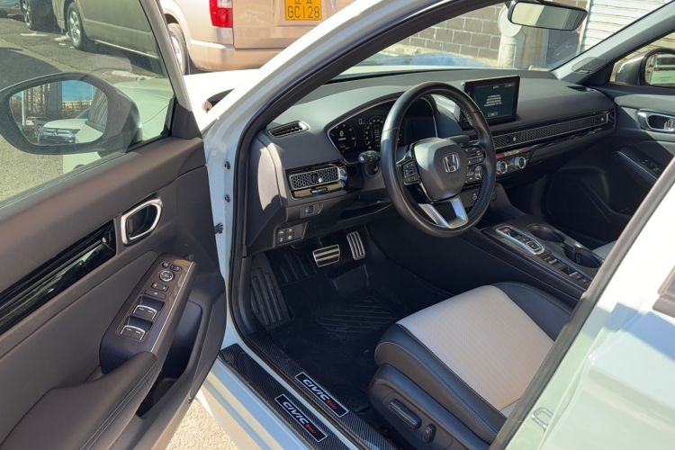 Used Honda Civic 2023 2.0L eHEV Swift Edition Interior 2
