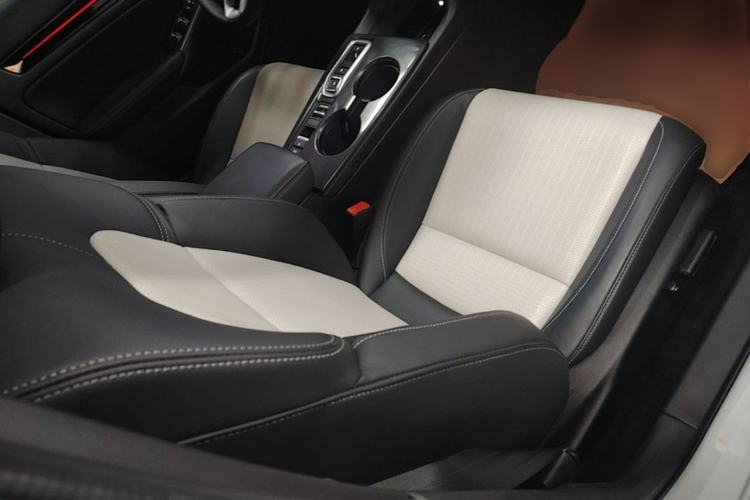 Used Honda Civic 2023 2.0L eHEV Swift Edition Right Front Seat