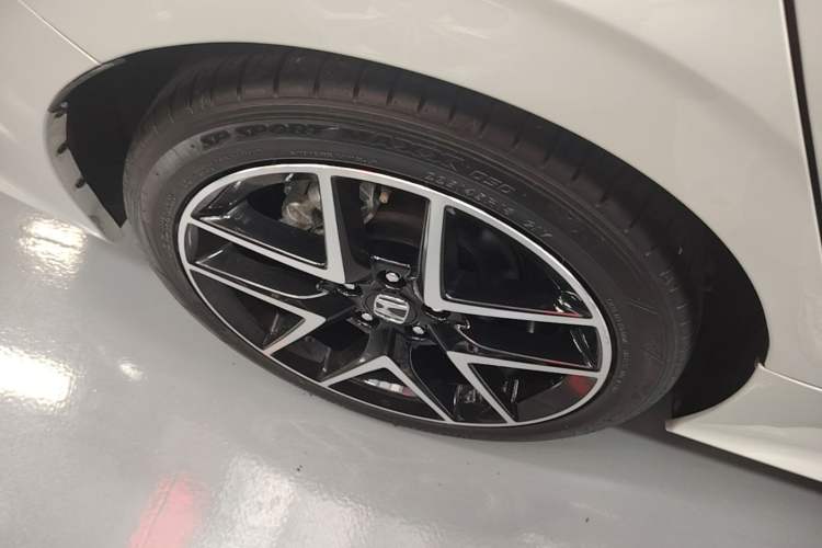 Used Honda Civic 2023 2.0L eHEV Swift Edition Right Rear Wheel Hub
