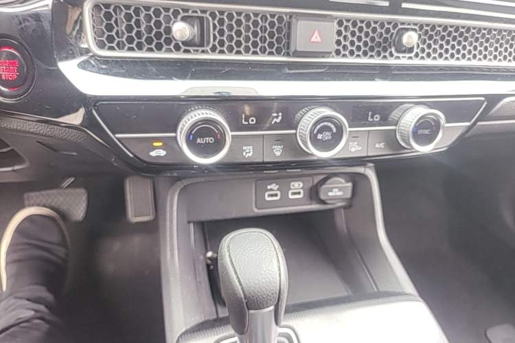 Used Honda Civic 2023 HATCHBACK 240TURBO CVT Zhiyue Edition Audio And AC Panel