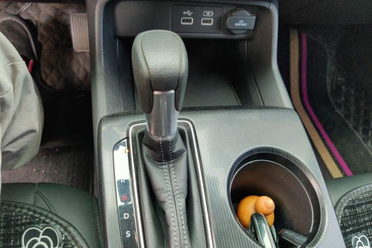 Used Honda Civic 2023 HATCHBACK 240TURBO CVT Zhiyue Edition Gear Lever