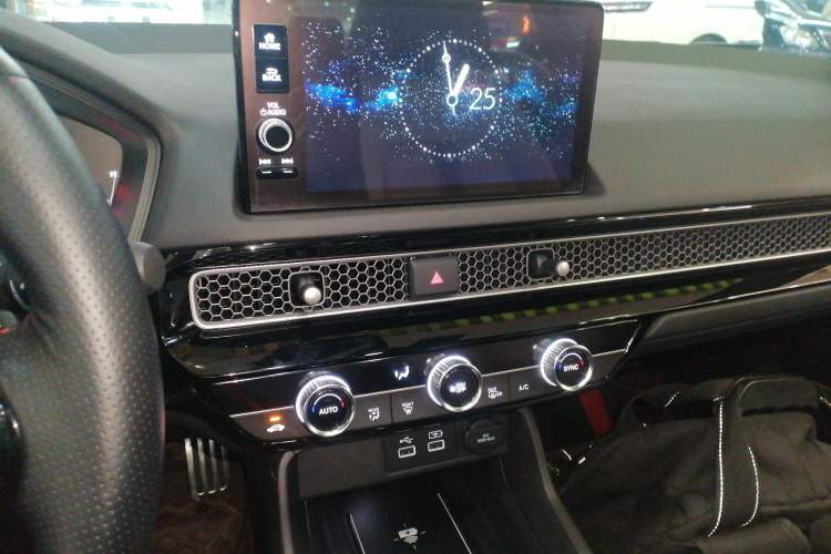 Used Honda Civic 2023 2.0L eHEV Sharp Edition Audio And AC Panel