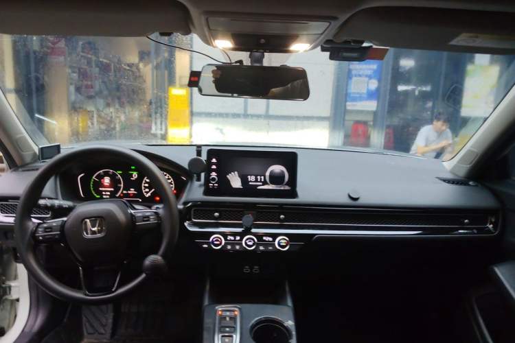 Used Honda Civic 2023 2.0L eHEV Pioneer Edition Center Console