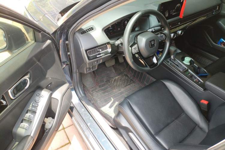 Used Honda Civic 2023 240TURBO CVT Dynamic Edition Driver Seat