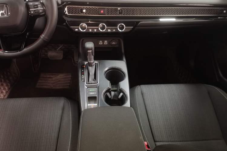 Used Honda Civic 2023 240TURBO CVT Dynamic Edition Gear Lever