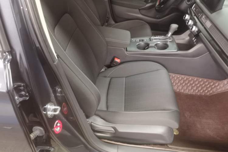 Used Honda Civic 2023 240TURBO CVT Dynamic Edition Right Front Seat