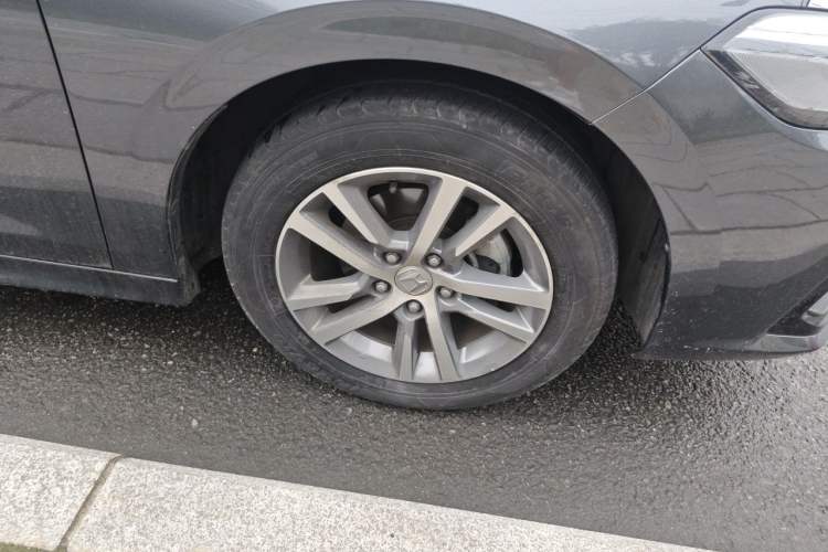 Used Honda Civic 2023 240TURBO CVT Dynamic · Center Stage Special Edition Right Front Wheel Hub