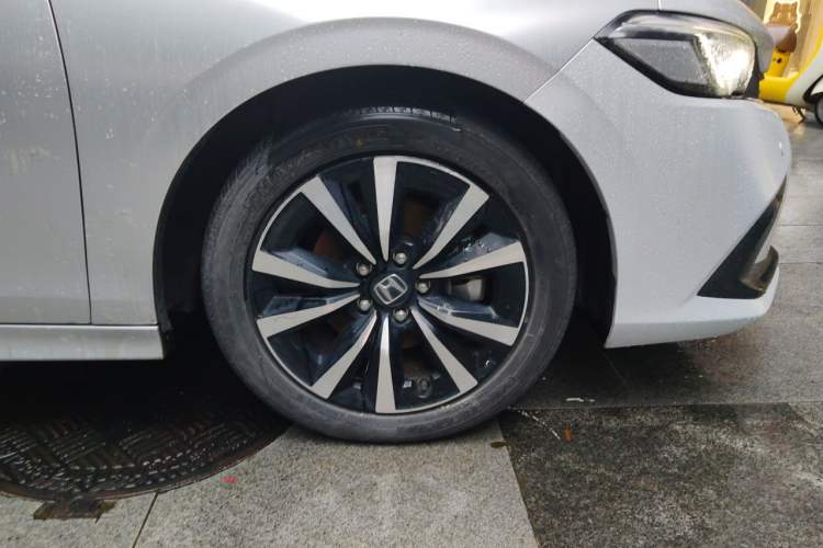 Used Honda Civic 2023 2.0L eHEV Pioneer Edition Right Front Wheel Hub