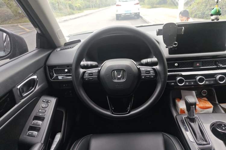Used Honda Civic 2023 240TURBO CVT Dynamic · Center Stage Special Edition Steering Wheel