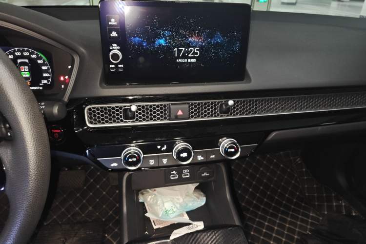 Used Honda Civic 2023 HATCHBACK 2.0L eHEV Extreme Edition Audio And AC Panel