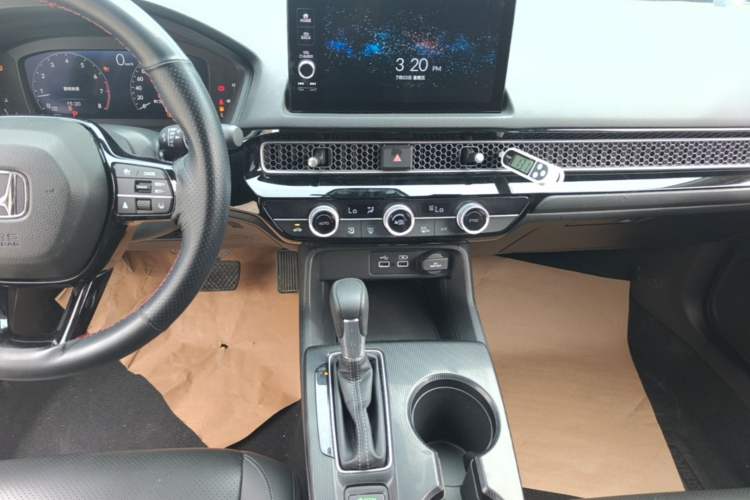 Used Honda Civic 2023 240TURBO CVT Dynamic Edition Audio And AC Panel