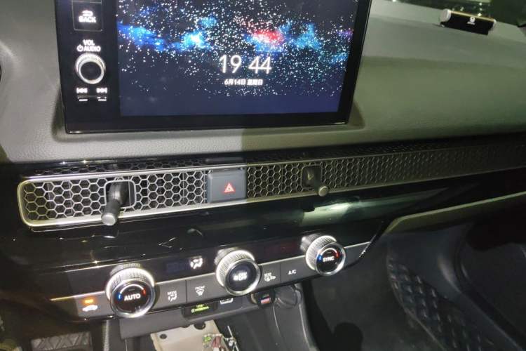 Used Honda Civic 2023 2.0L eHEV Sharp Edition Audio And AC Panel