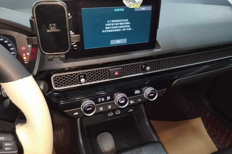 Used Honda Civic 2023 240TURBO CVT Dynamic Edition Audio And AC Panel