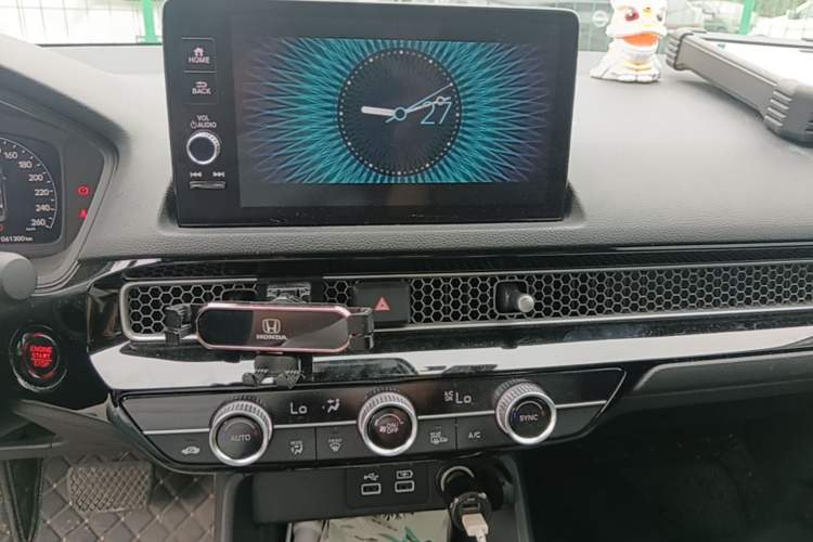 Used Honda Civic 2023 240TURBO CVT Dynamic Edition Audio And AC Panel