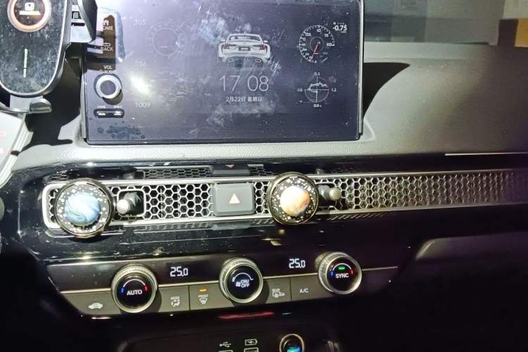 Used Honda Civic 2023 240TURBO CVT Dynamic Edition Audio And AC Panel
