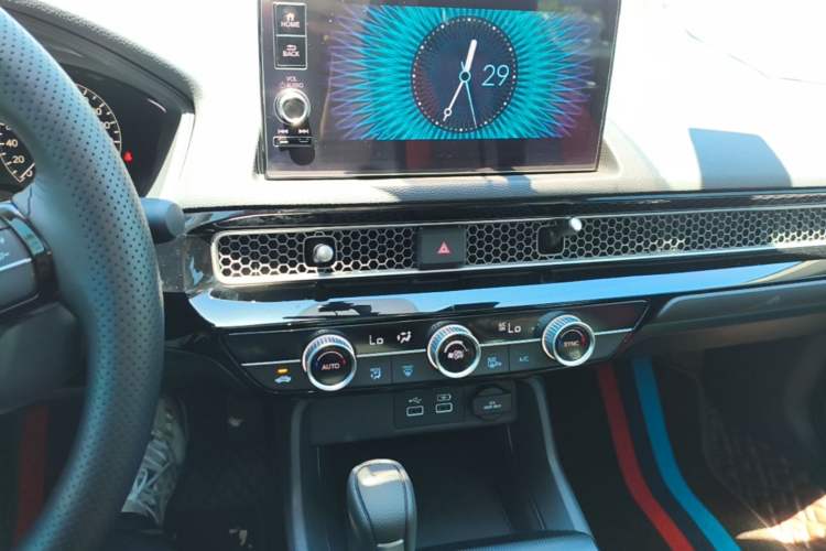 Used Honda Civic 2023 HATCHBACK 240TURBO CVT Zhiyue Edition Audio And AC Panel
