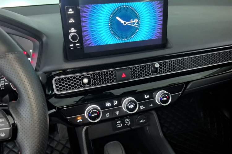 Used Honda Civic 2023 240TURBO CVT Dynamic Edition Audio And AC Panel