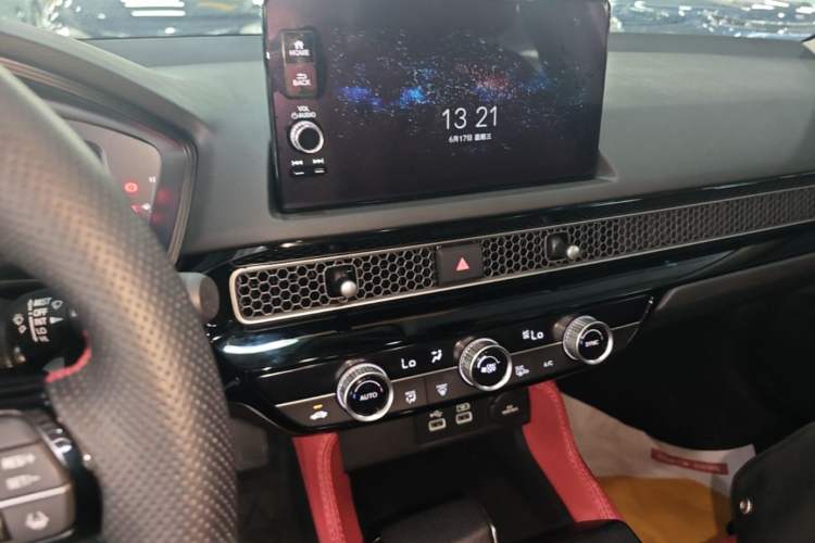 Used Honda Civic 2023 240TURBO CVT Dynamic Edition Audio And AC Panel