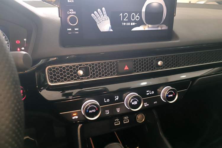 Used Honda Civic 2023 240TURBO CVT Dynamic · Center Stage Special Edition Audio And AC Panel