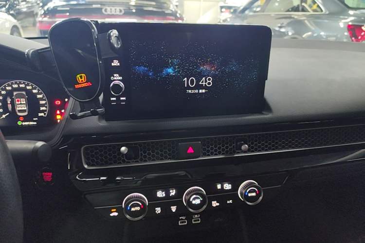 Used Honda Civic 2023 240TURBO CVT Dynamic Edition Audio And AC Panel